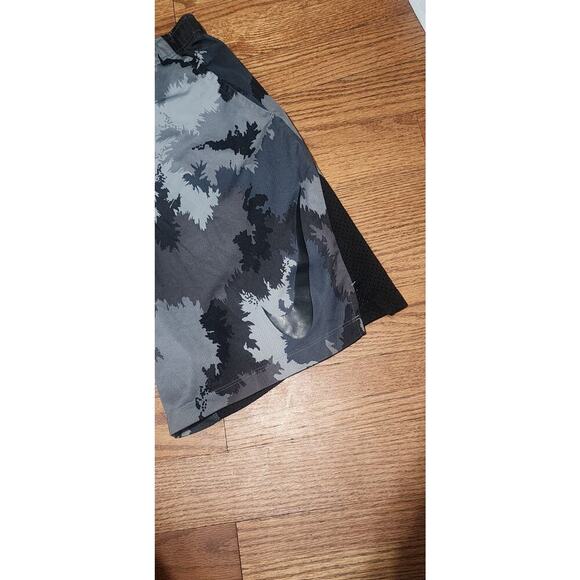 Nike Camouflage Big Swoosh Logo Athletic Shorts Mens Sz M Pockets Active Camo - Picture 3 of 5